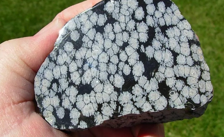 white obsidian healing properties