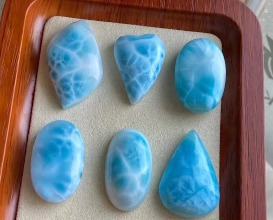 larimar vs white larimar
