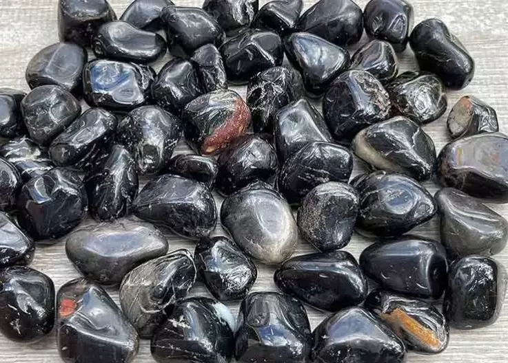 Which zodiac should wear Black Onyx?