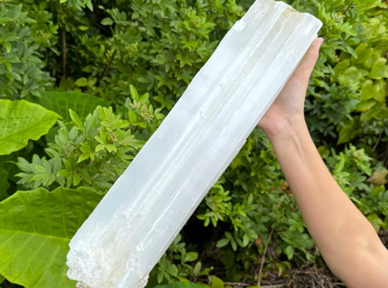 how to cleanse crystals with selenite