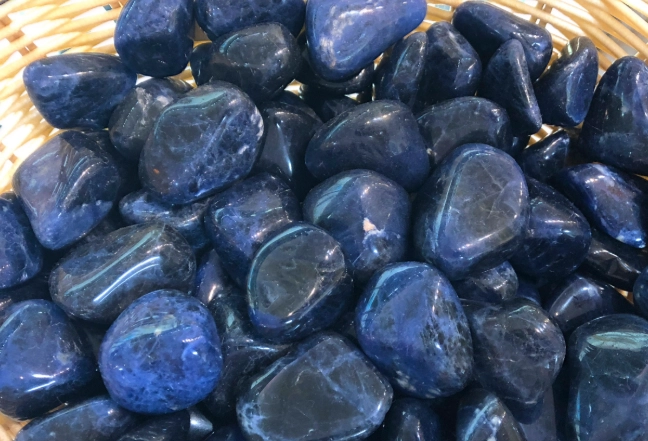 White sodalite crystal healing properties White sodalite crystal healing properties