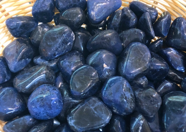 Blue sodalite crystal meaning