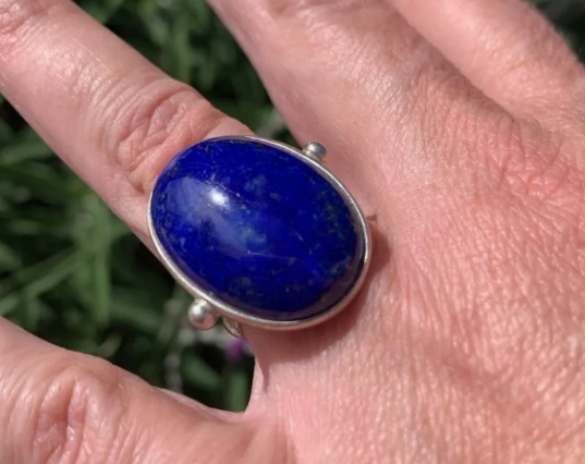 who should not wear lapis lazuli