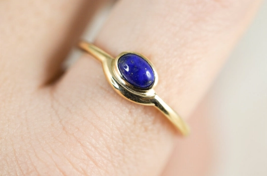 who should not wear lapis lazuli