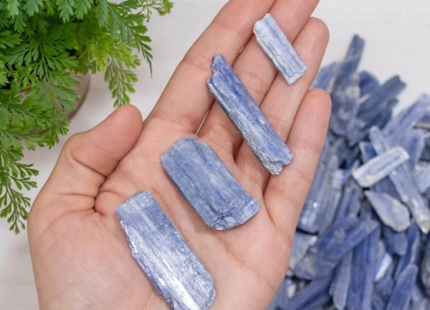 kyanite crystal healing properties