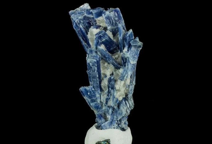 what is white kyanite used for