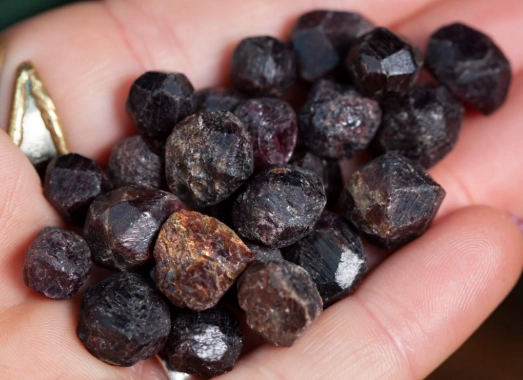 almandine garnet meaning