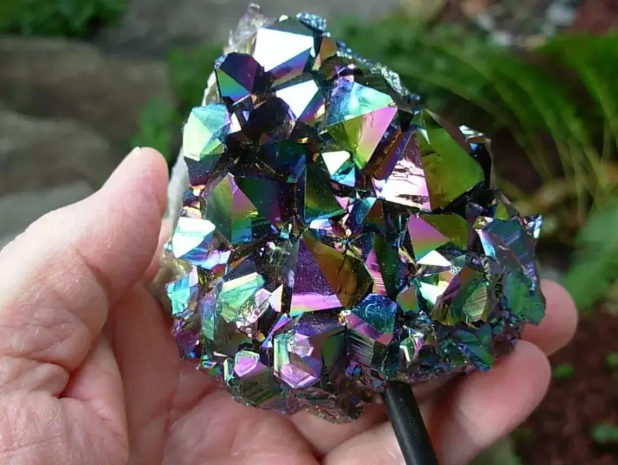 aura quartz healing properties