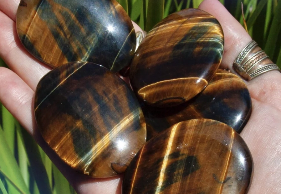 how to use tigers eye for money