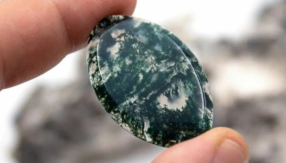 What is the benefit of moss agate?