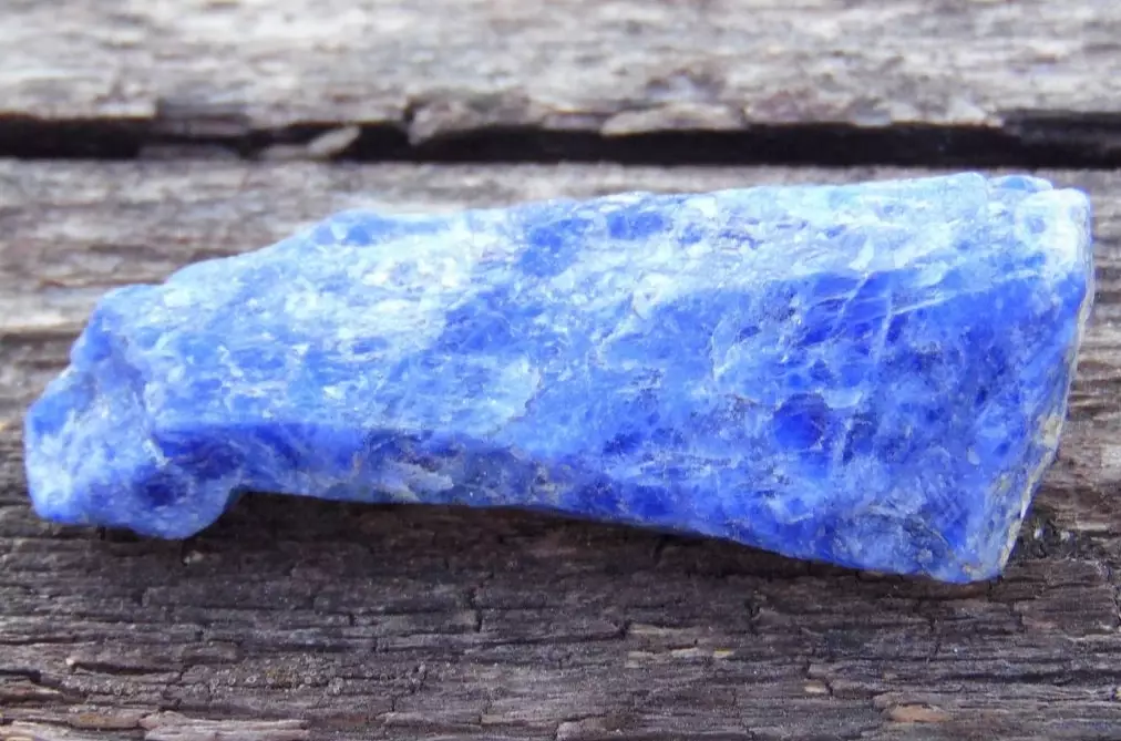 sodalite vs lapis lazuli