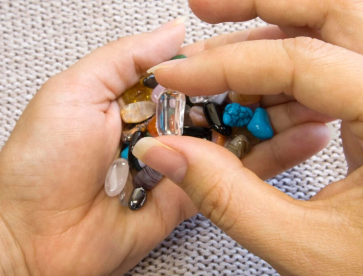 who should not wear moonstone