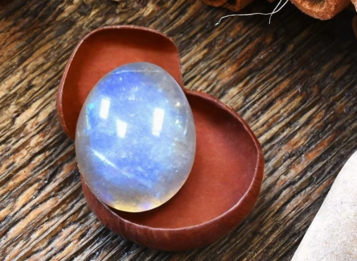 what is moonstone good for
