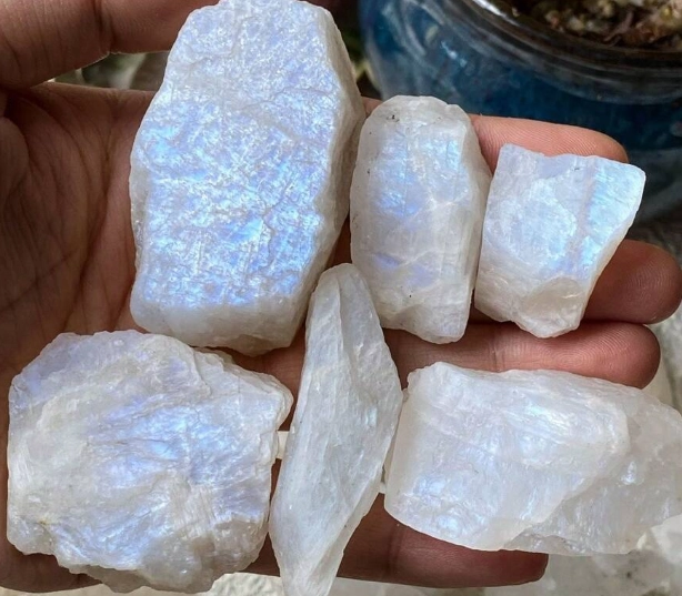 what is moonstone good for
