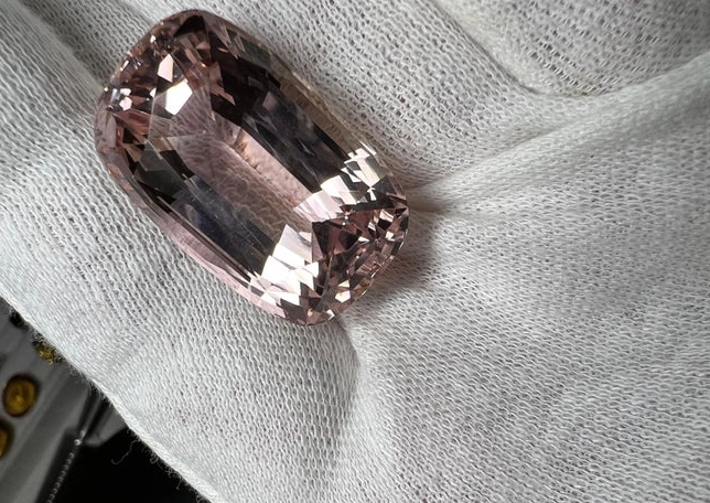 kunzite color chart