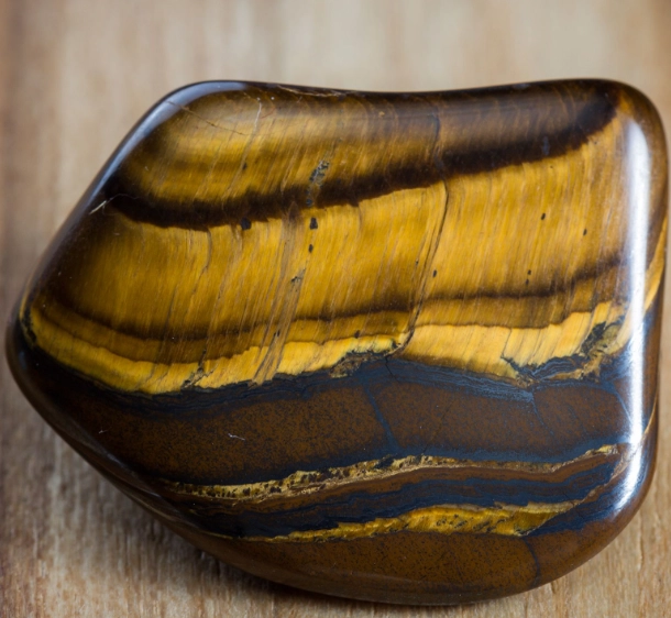 who should avoid tiger eye stone